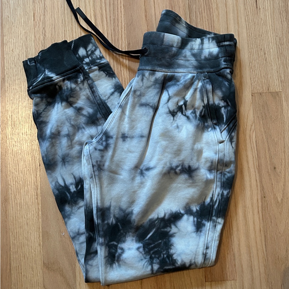 Lululemon Athletica Gray Jogger Pants